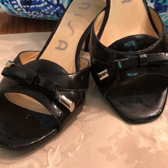 Black Unisa mini heels. Very comfortable - Picture 2 of 4